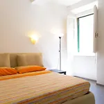 Un Apartamento *